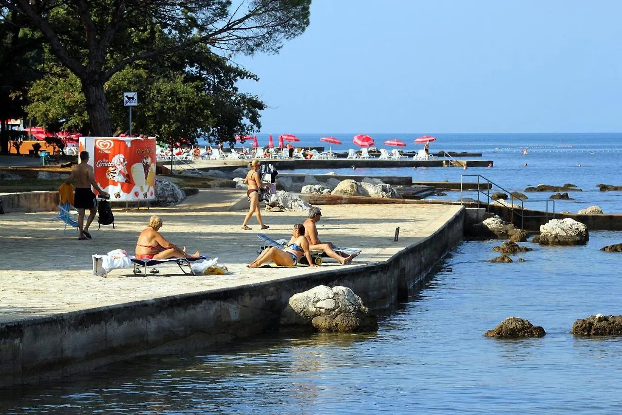 Apartments With A Parking Space Umag - 19776 0*,  Hırvatistan