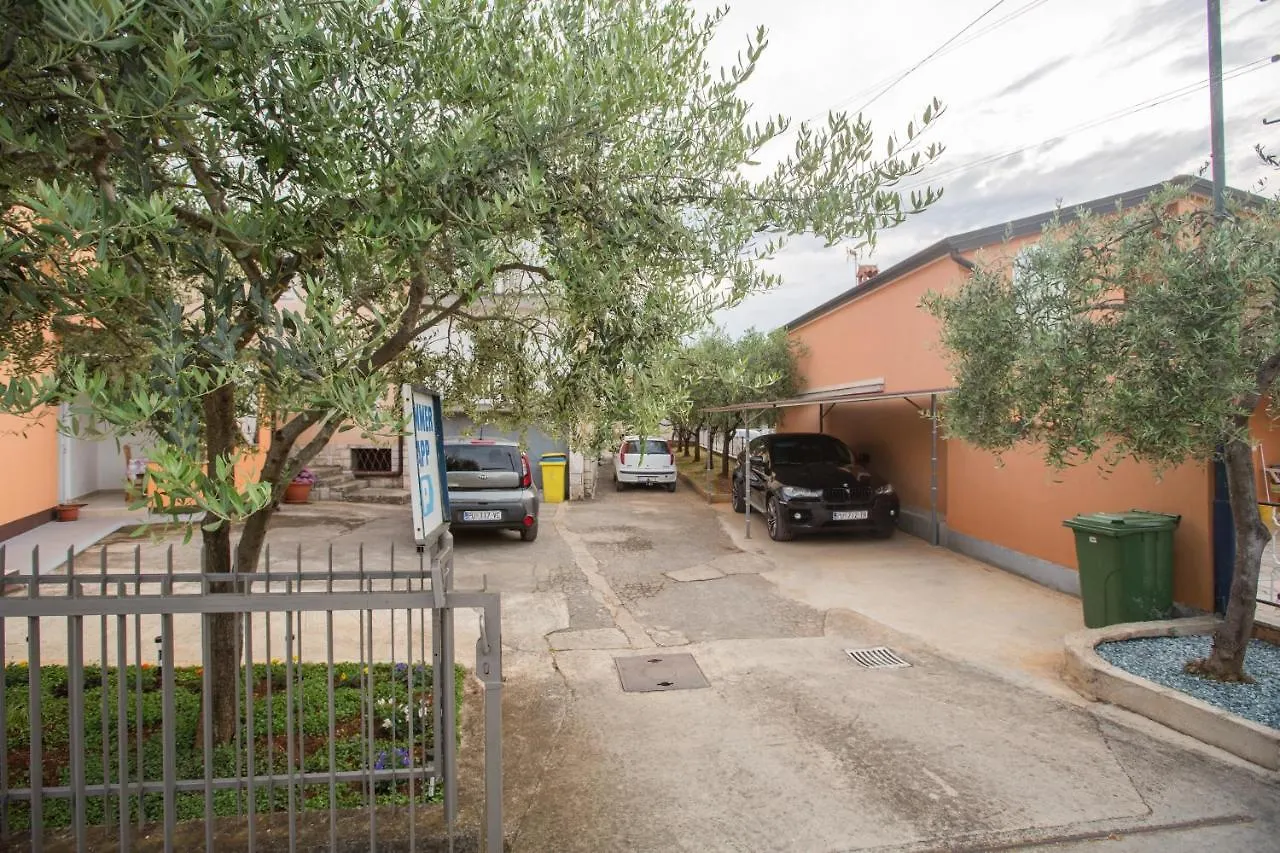 Apartments With A Parking Space Umag - 19776